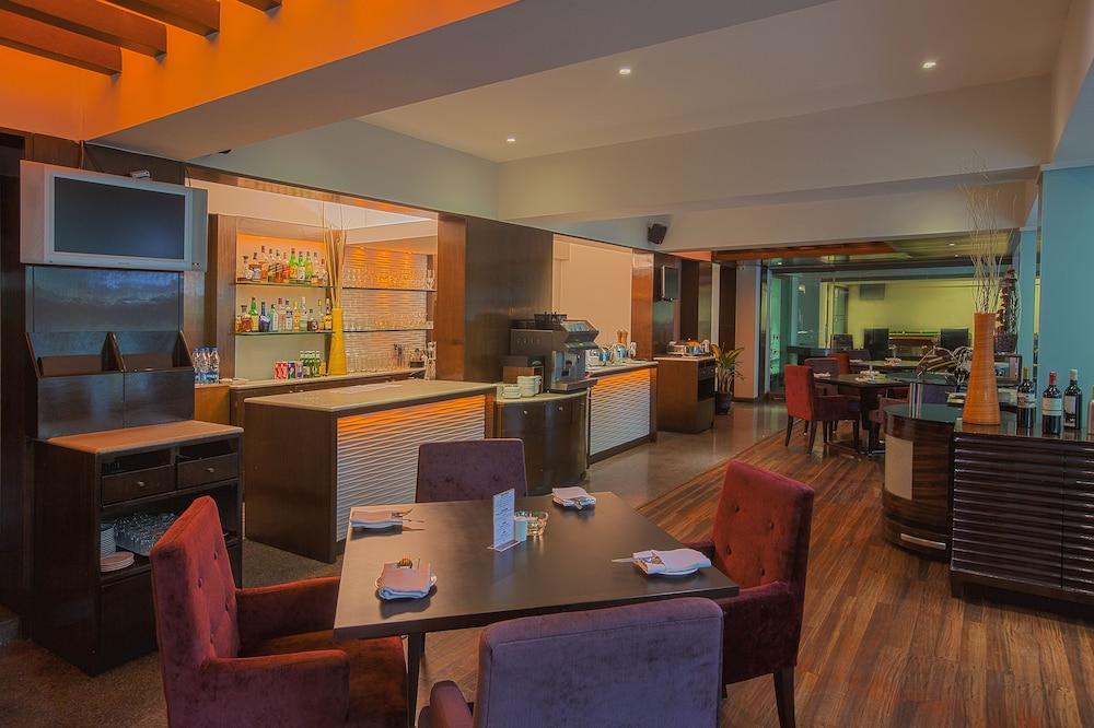 Oakwood Residence Naylor Road Pune Exteriör bild